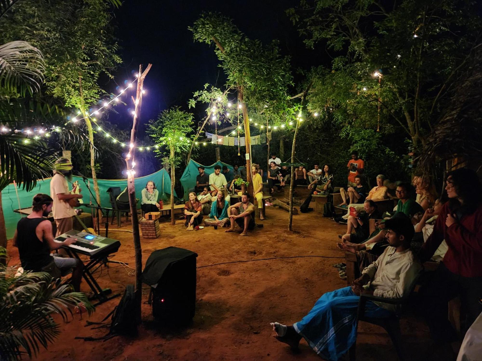 Nebula Nest Cafe & Hostel Auroville Exteriér fotografie