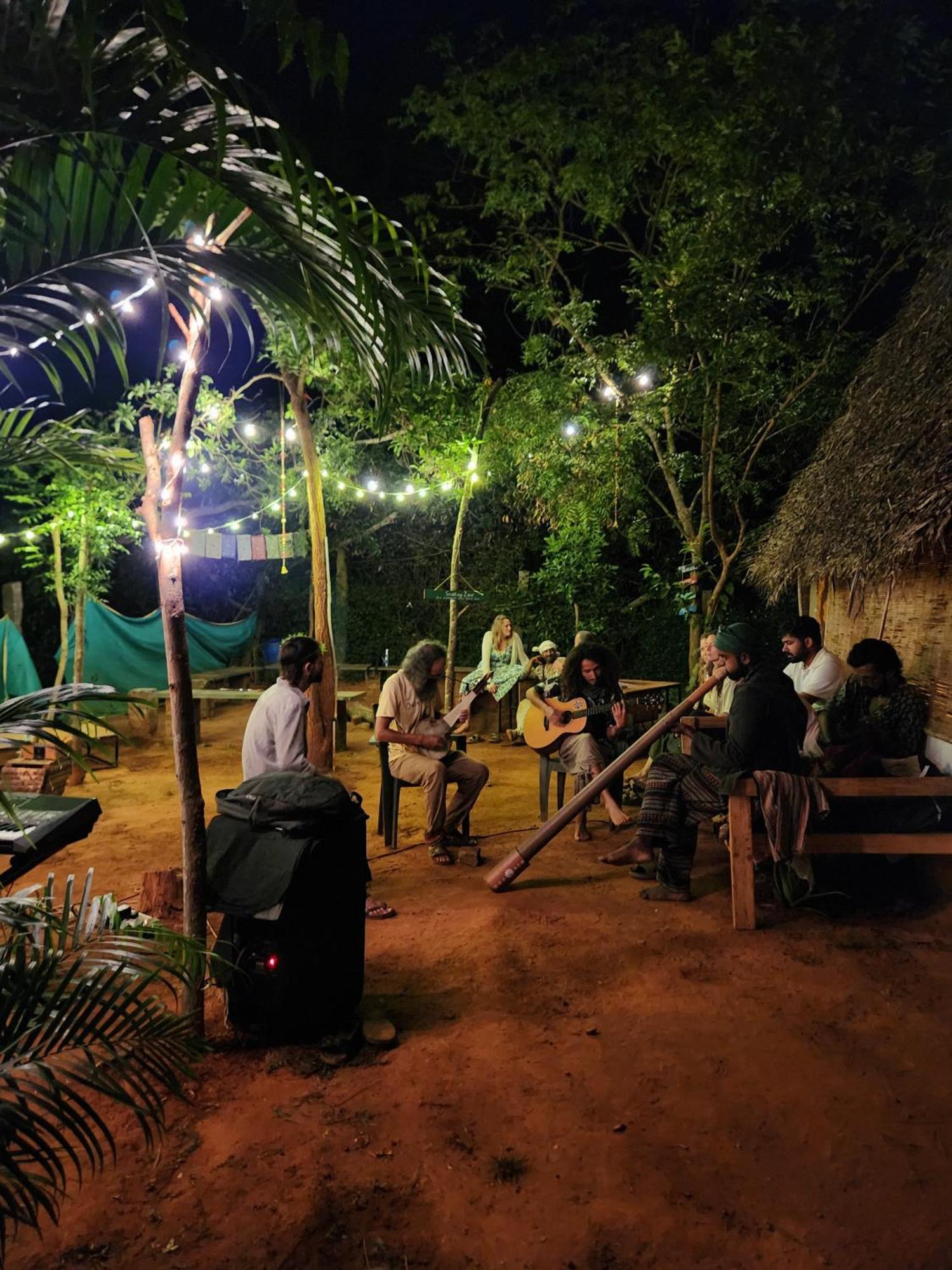 Nebula Nest Cafe & Hostel Auroville Exteriér fotografie